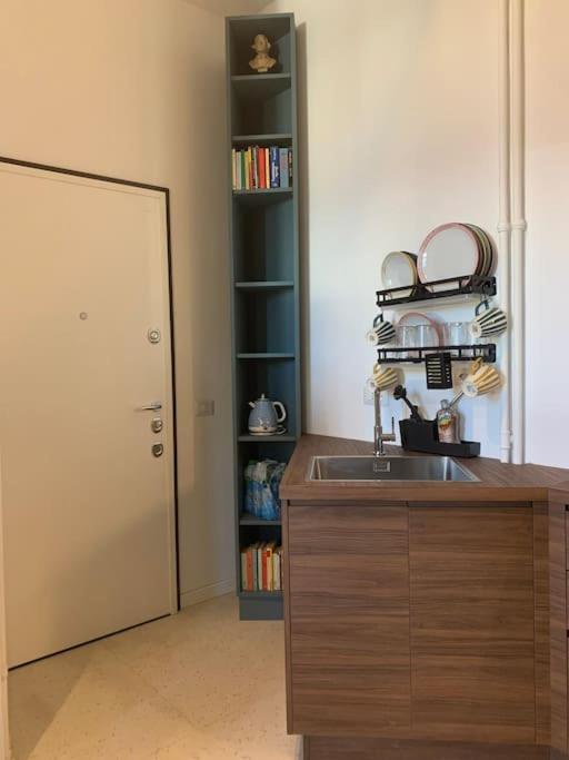 Lovely Studio Flat In Bocconi Милано Екстериор снимка