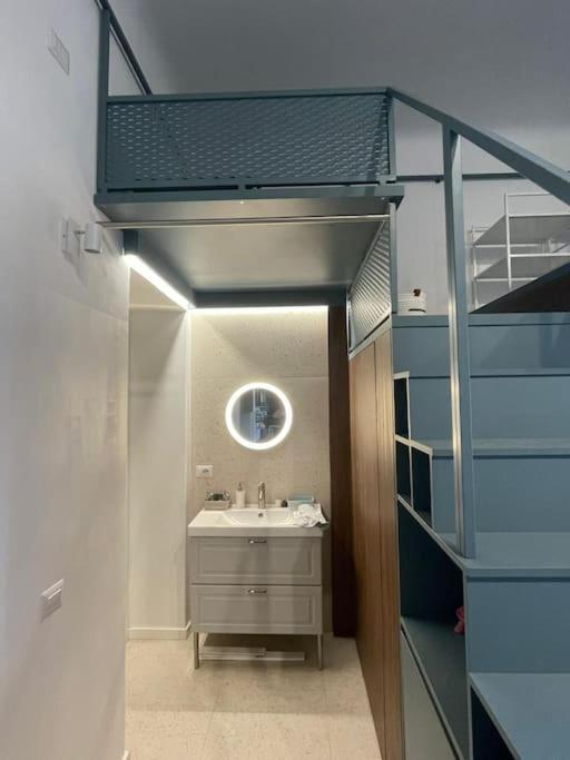 Lovely Studio Flat In Bocconi Милано Екстериор снимка