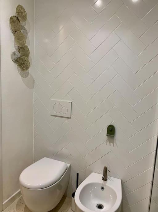 Lovely Studio Flat In Bocconi Милано Екстериор снимка